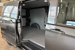 harmaa Volkswagen Transporter 2026 kuva 23.