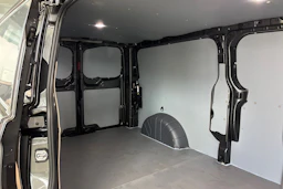 harmaa Volkswagen Transporter 2026 kuva 24.
