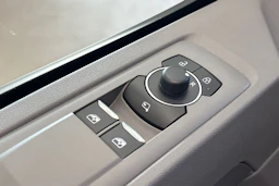 harmaa Volkswagen Transporter 2026 kuva 26.
