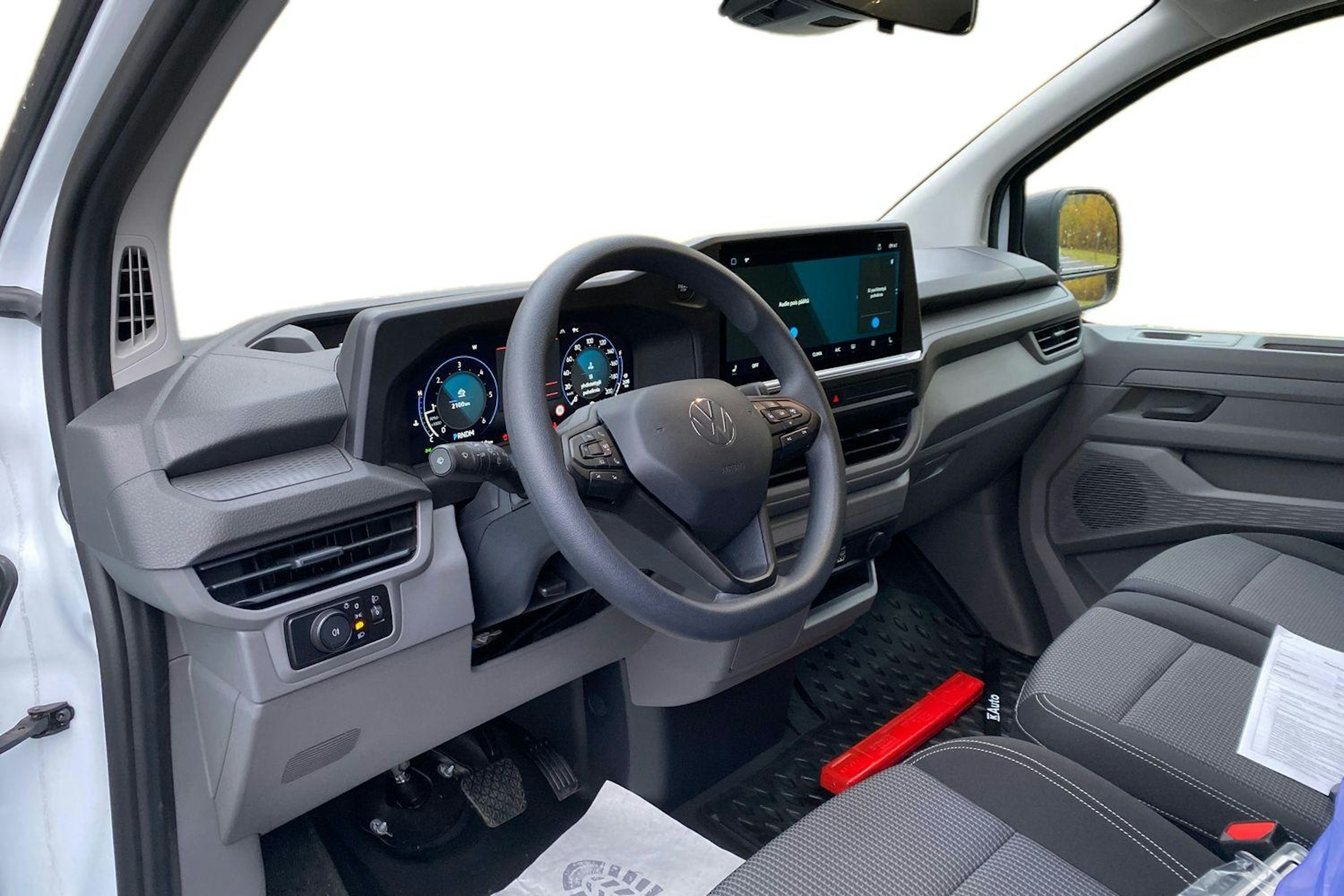 valkoinen Volkswagen Transporter 2026 kuva 8.