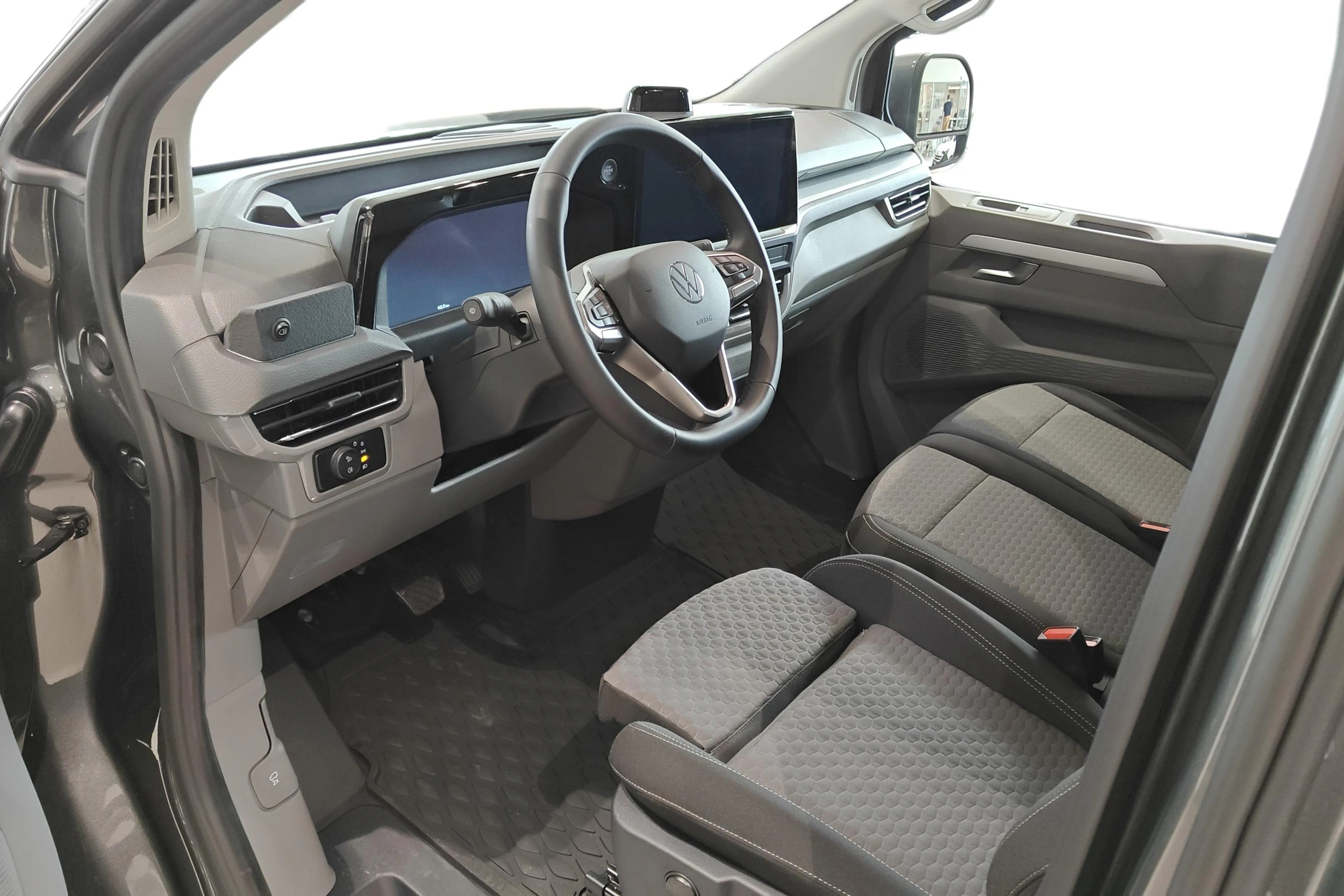 harmaa Volkswagen Transporter 2026 kuva 8.
