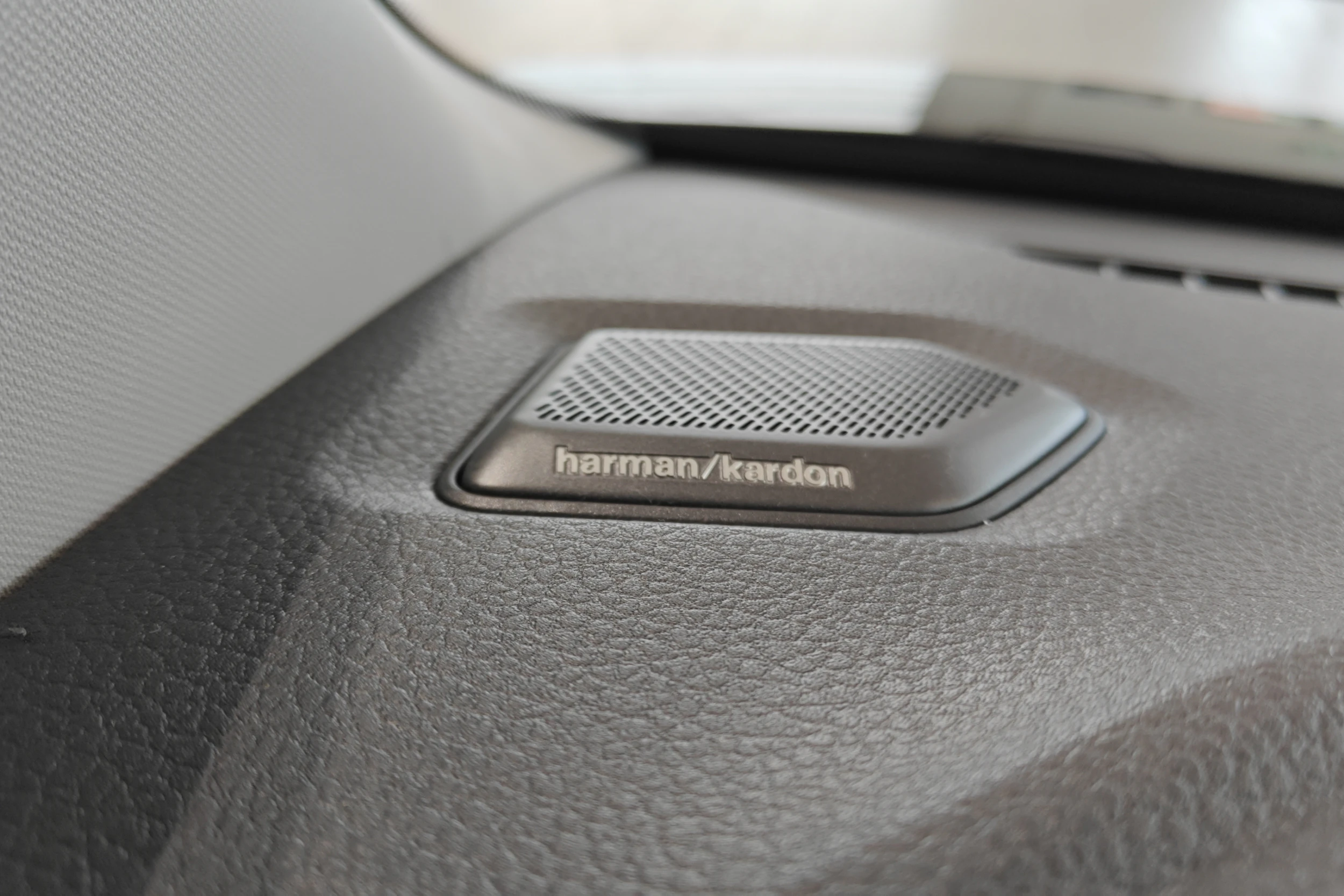 harmaa Volkswagen Transporter 2026 kuva 15.