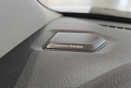 harmaa Volkswagen Transporter 2026 kuva 15.