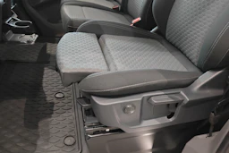 harmaa Volkswagen Transporter 2026 kuva 21.