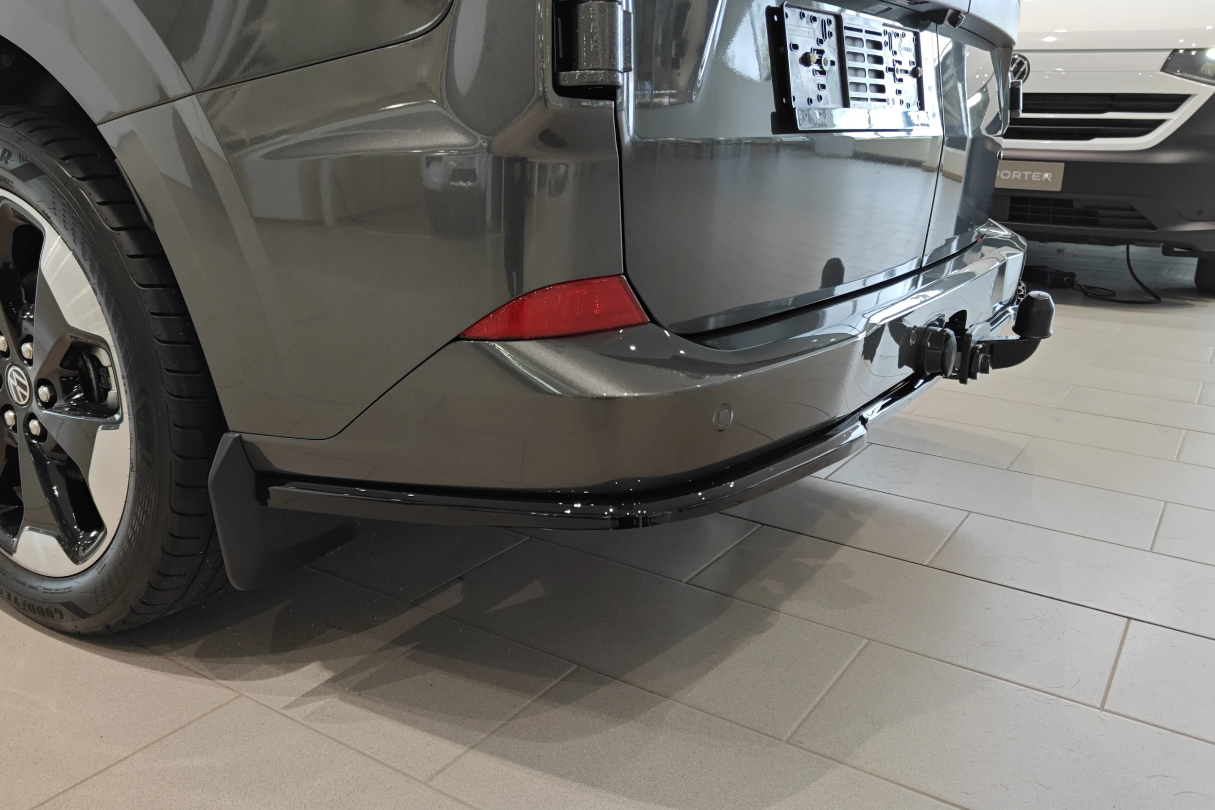 harmaa Volkswagen Transporter 2026 kuva 25.