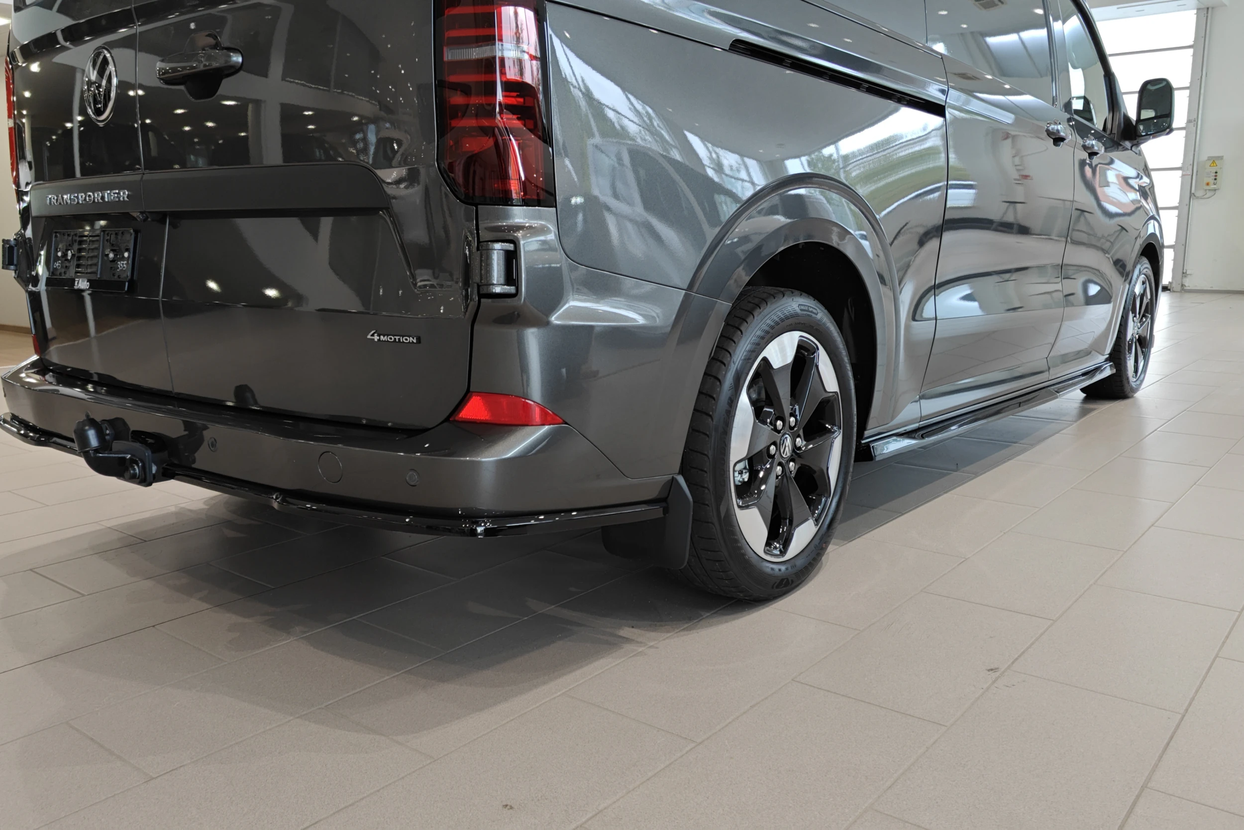 harmaa Volkswagen Transporter 2026 kuva 27.