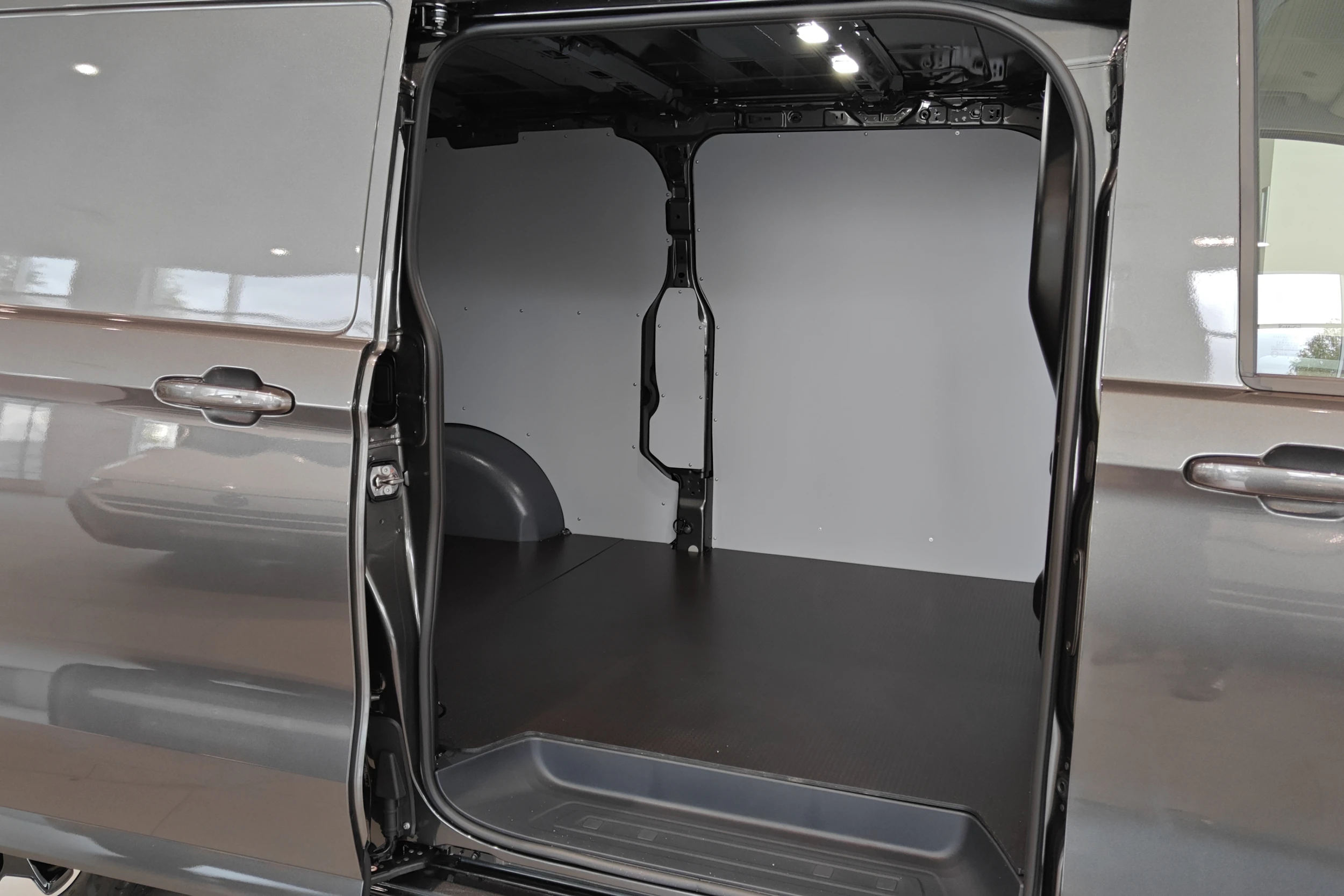 harmaa Volkswagen Transporter 2026 kuva 29.