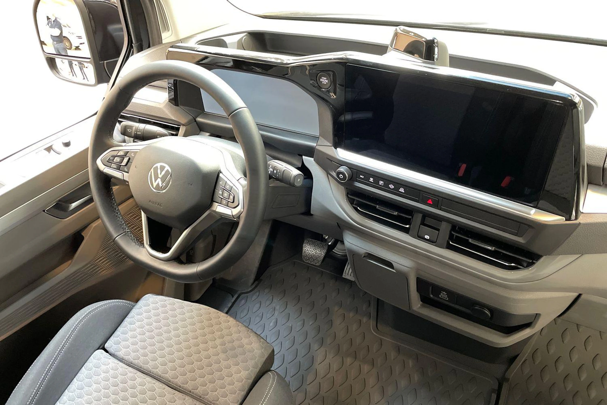 met. musta Volkswagen Transporter 2026 kuva 9.