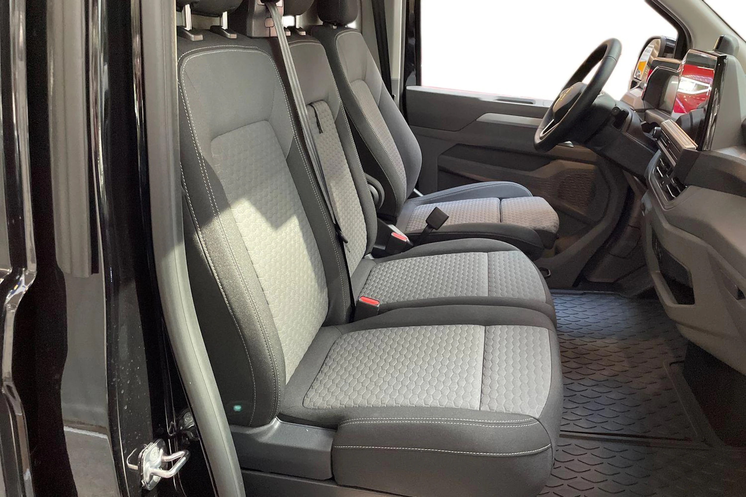 met. musta Volkswagen Transporter 2026 kuva 11.