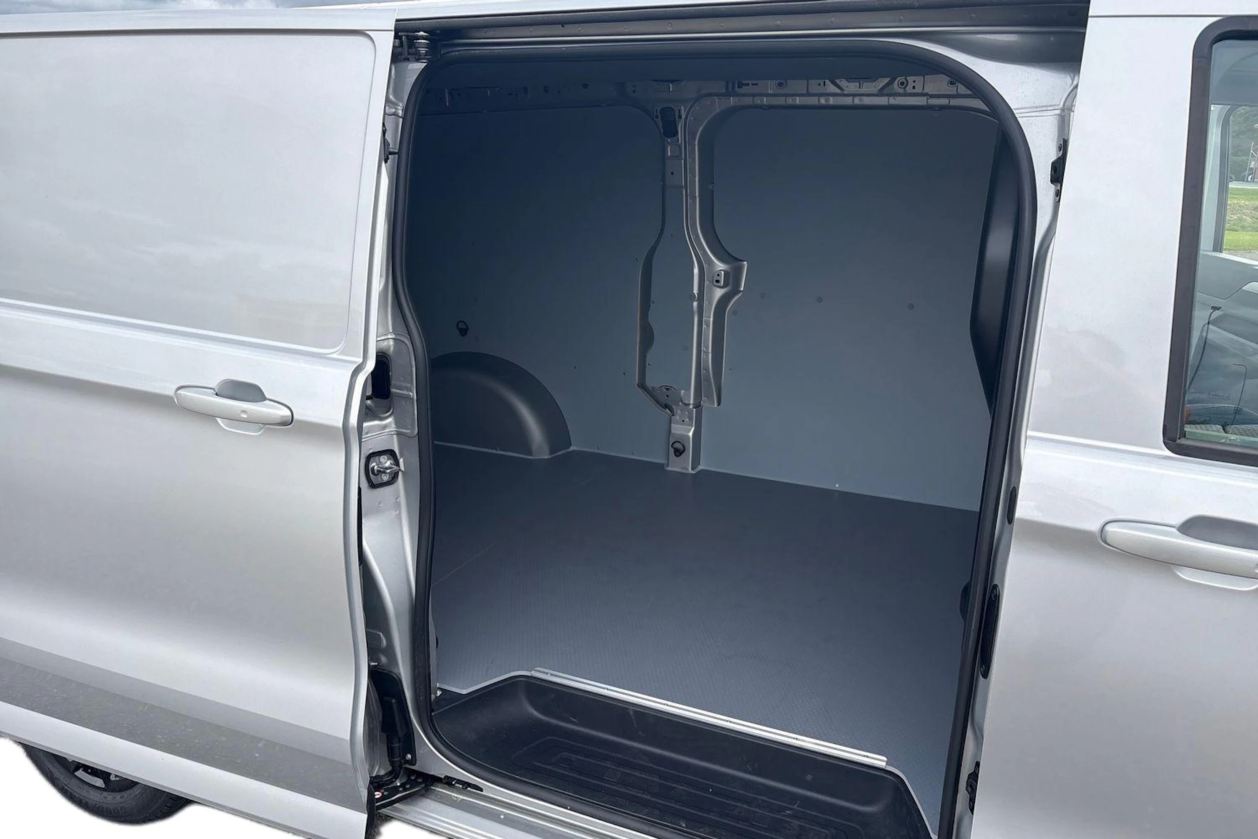 harmaa Volkswagen Transporter 2026 kuva 11.