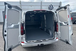 harmaa Volkswagen Transporter 2026 kuva 13.