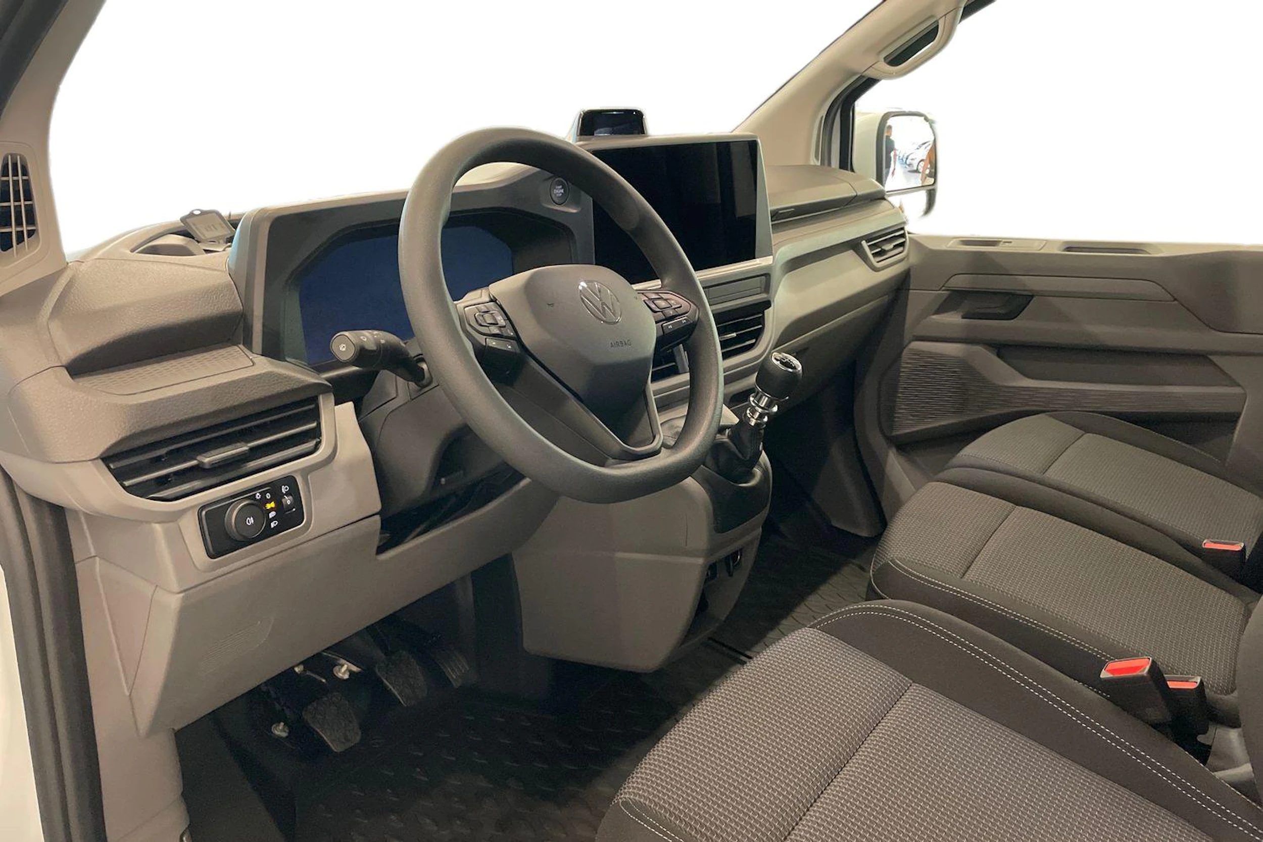 valkoinen Volkswagen Transporter 2026 kuva 8.