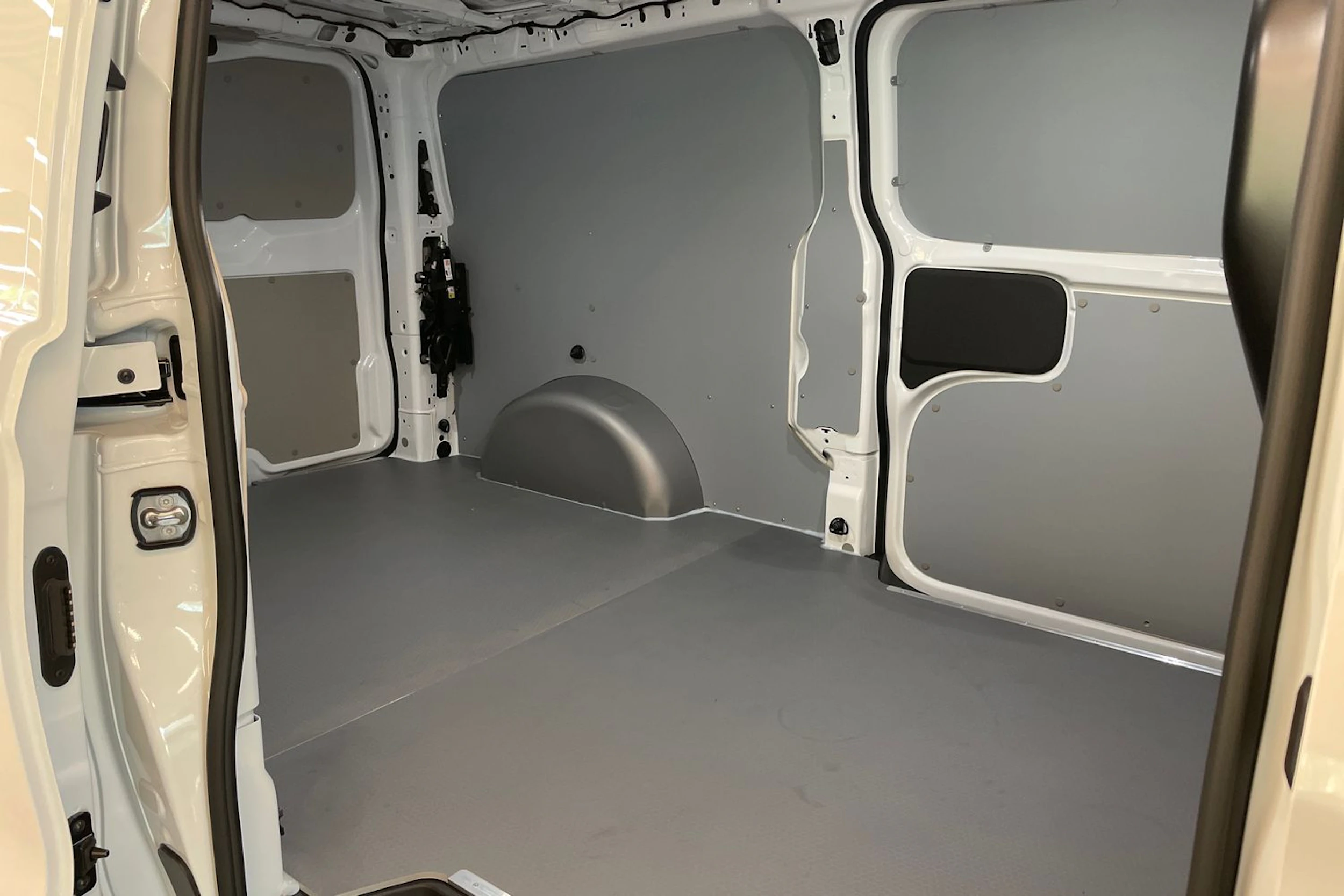 valkoinen Volkswagen Transporter 2026 kuva 13.