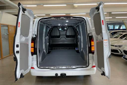 valkoinen Volkswagen Transporter 2026 kuva 15.