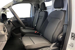 Valkoinen Volkswagen Transporter 2026 kuva 11.