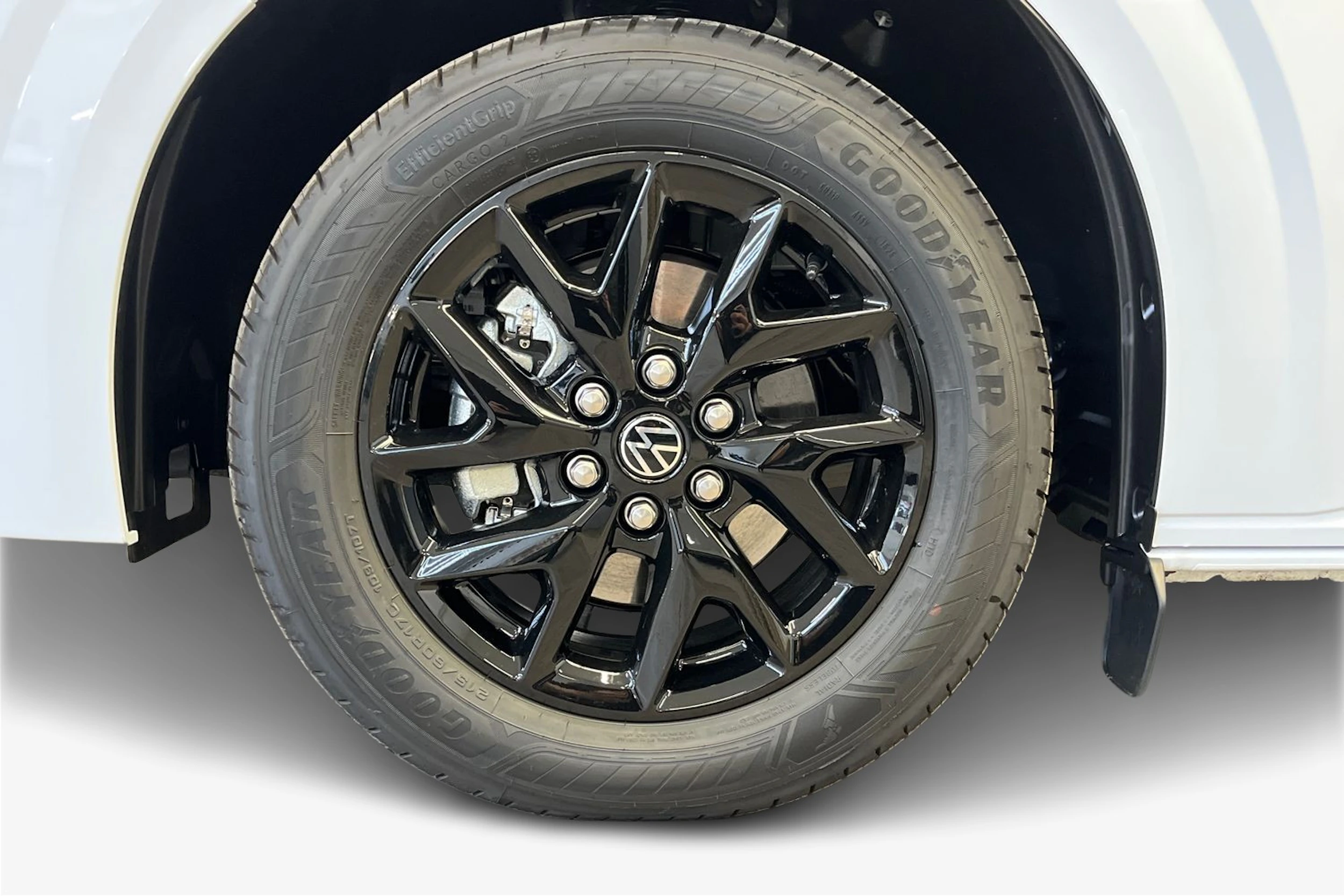 Valkoinen Volkswagen Transporter 2026 kuva 12.