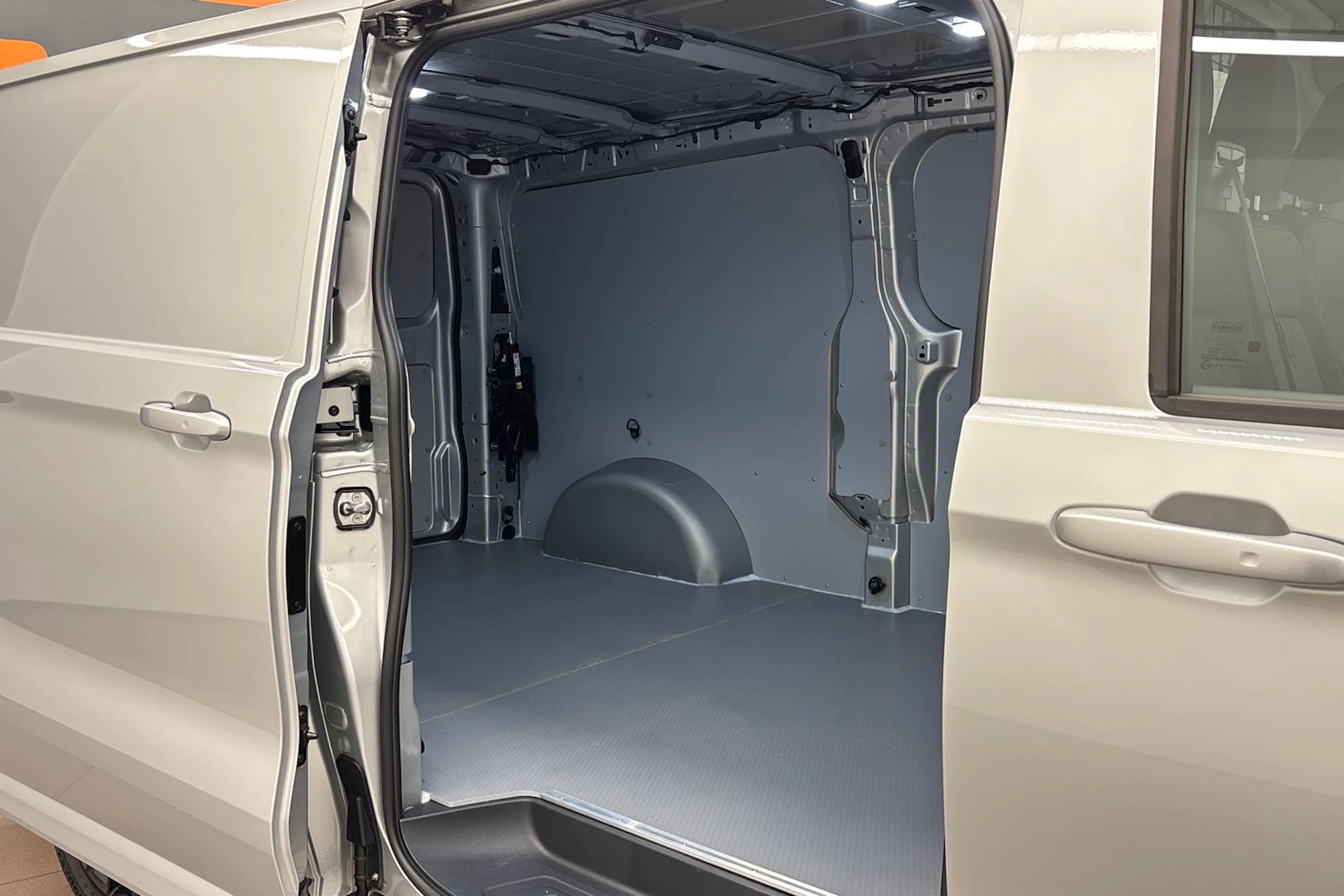 met. harmaa Volkswagen Transporter 2026 kuva 13.