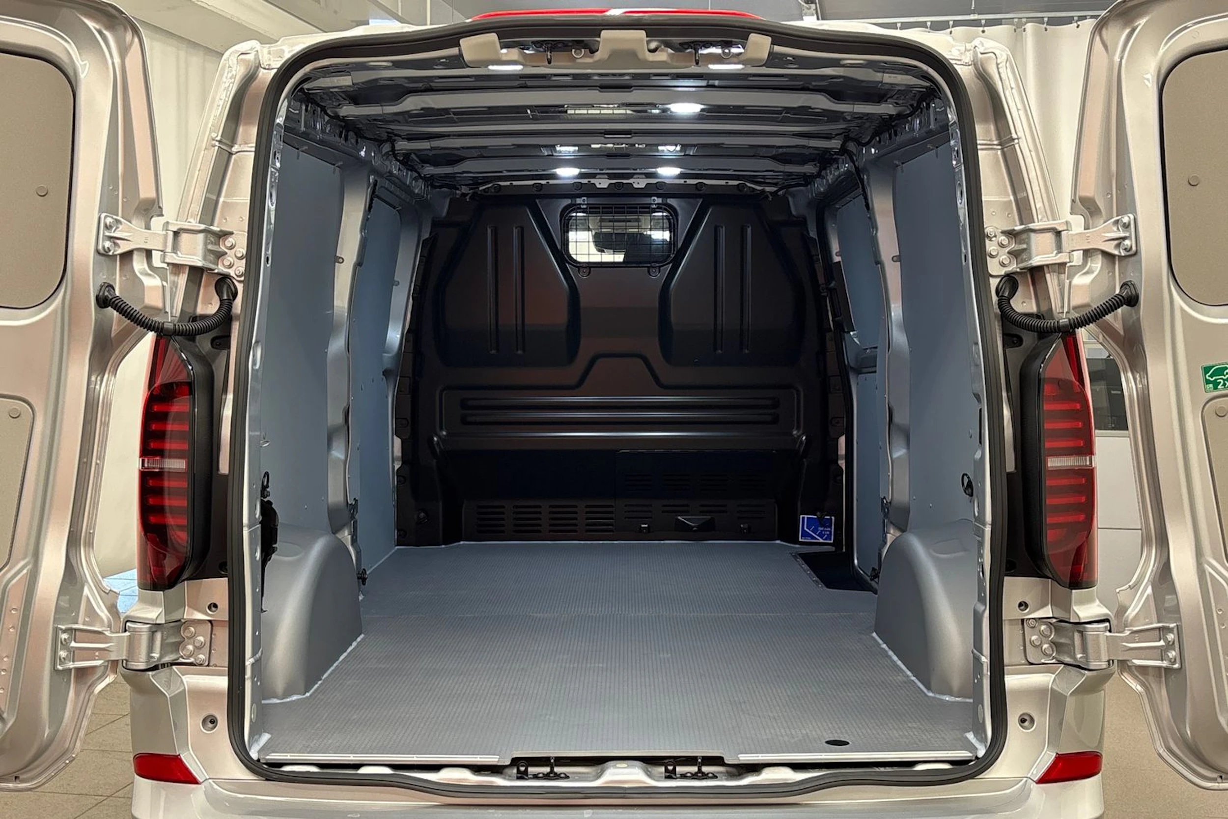 met. harmaa Volkswagen Transporter 2026 kuva 25.