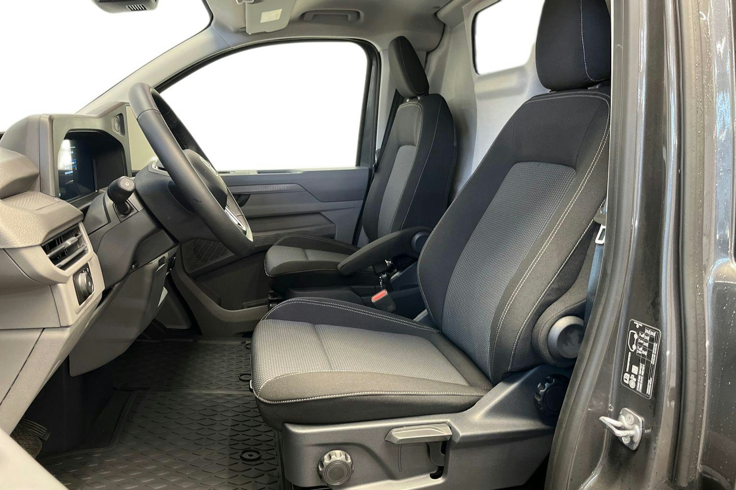 harmaa Volkswagen Transporter 2026 kuva 11.