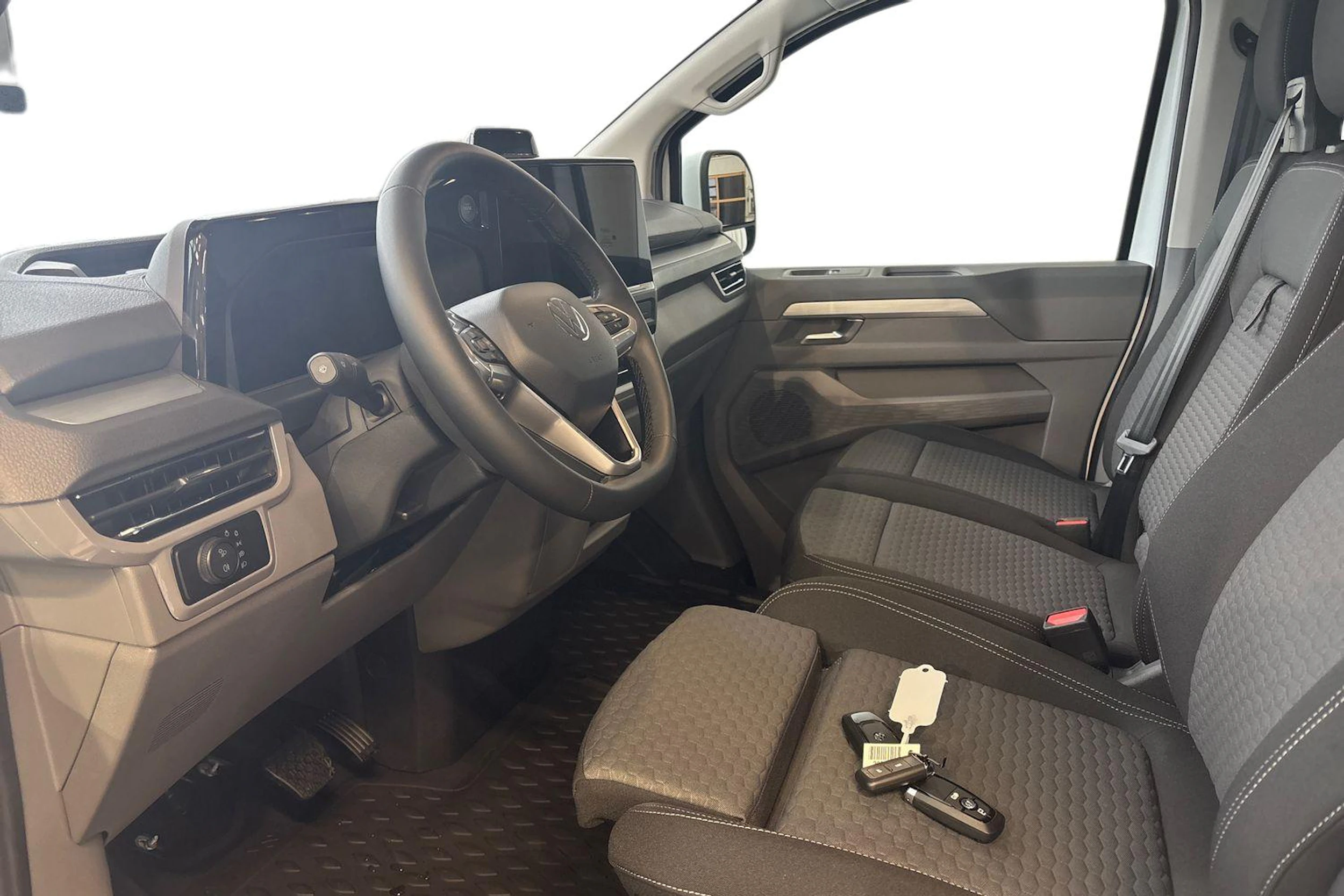 valkoinen Volkswagen Transporter 2026 kuva 8.
