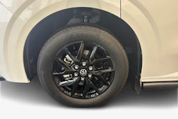valkoinen Volkswagen Transporter 2026 kuva 12.