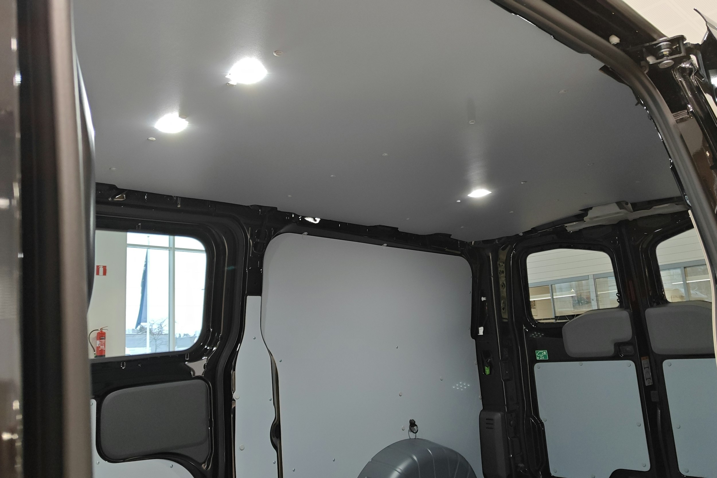 musta Volkswagen Transporter 2026 kuva 15.