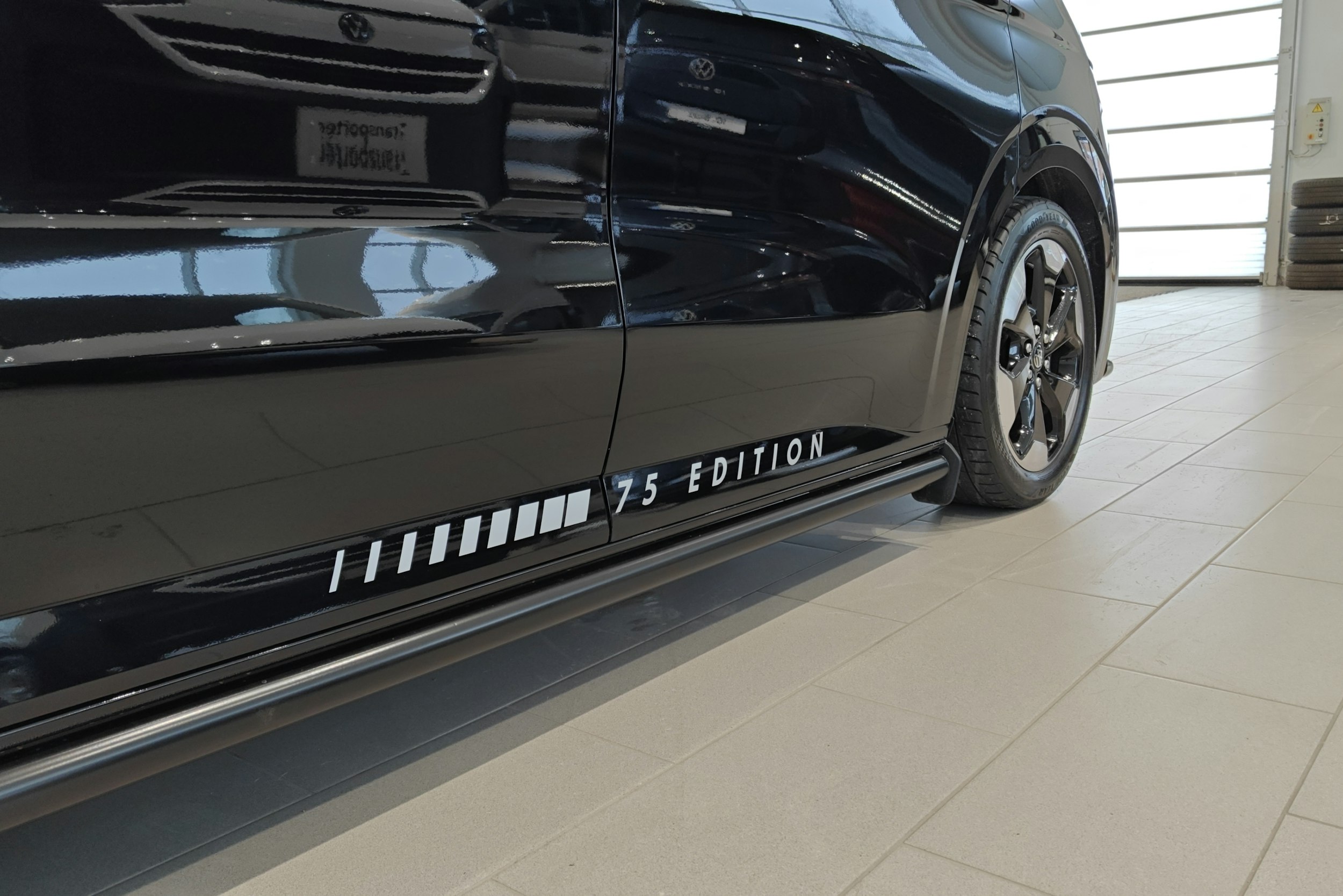 musta Volkswagen Transporter 2026 kuva 18.