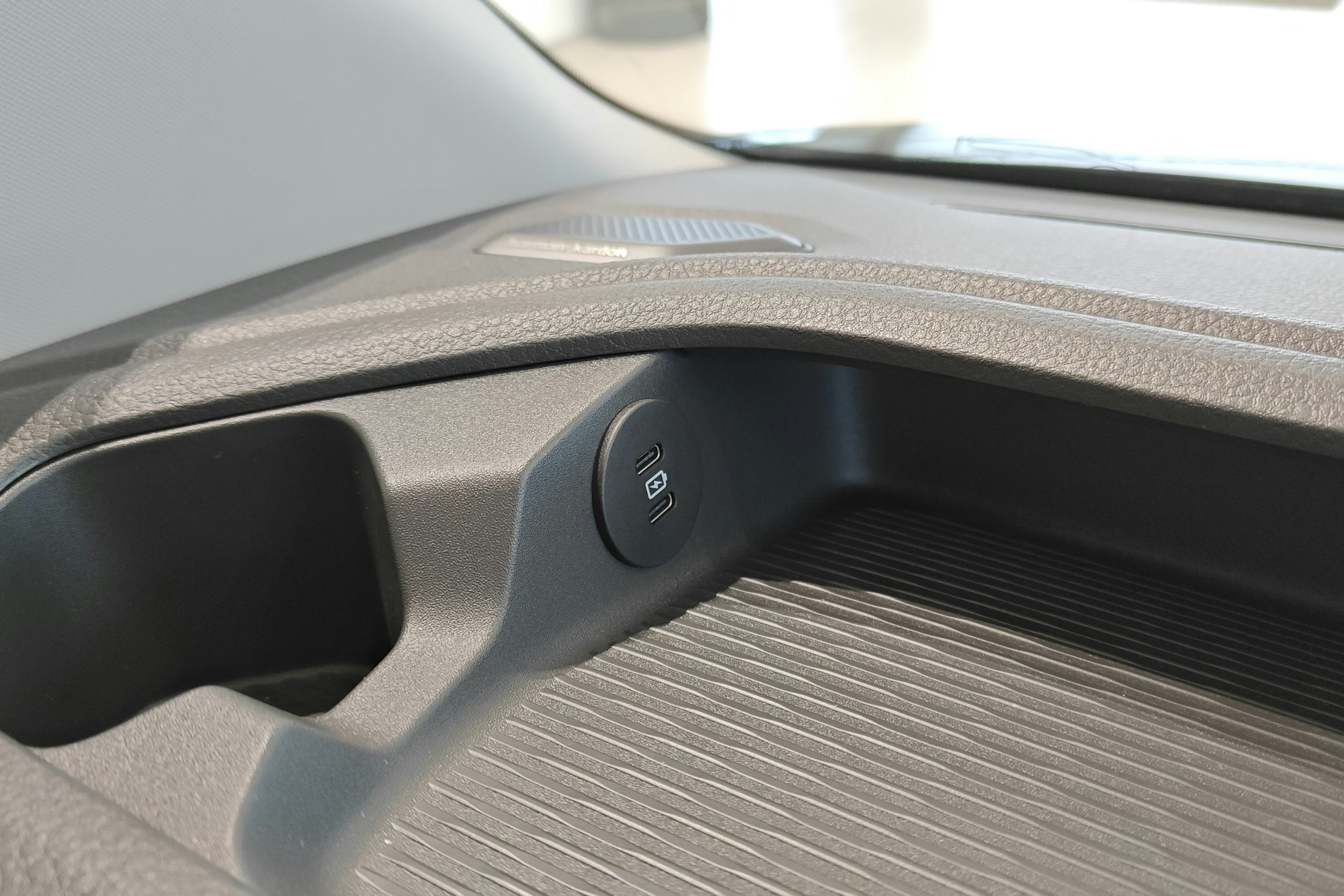 musta Volkswagen Transporter 2026 kuva 32.