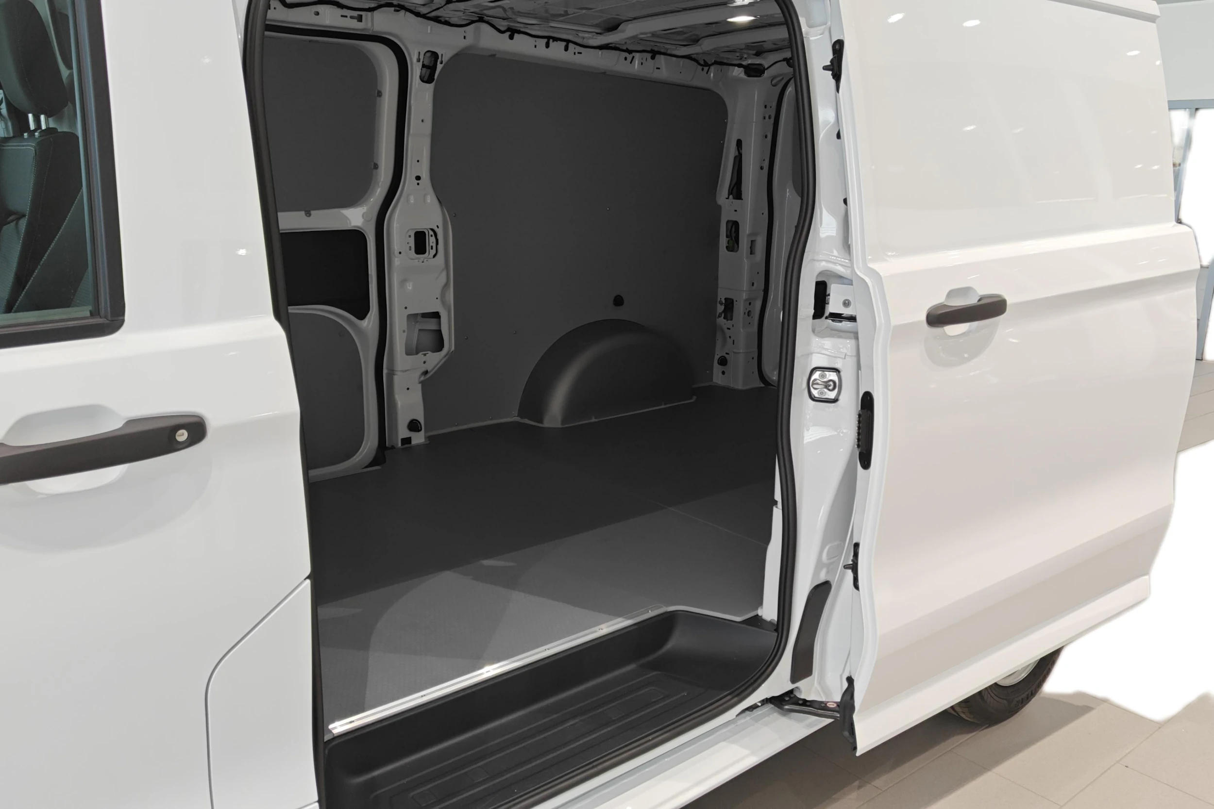 valkoinen Volkswagen Transporter 2026 kuva 11.