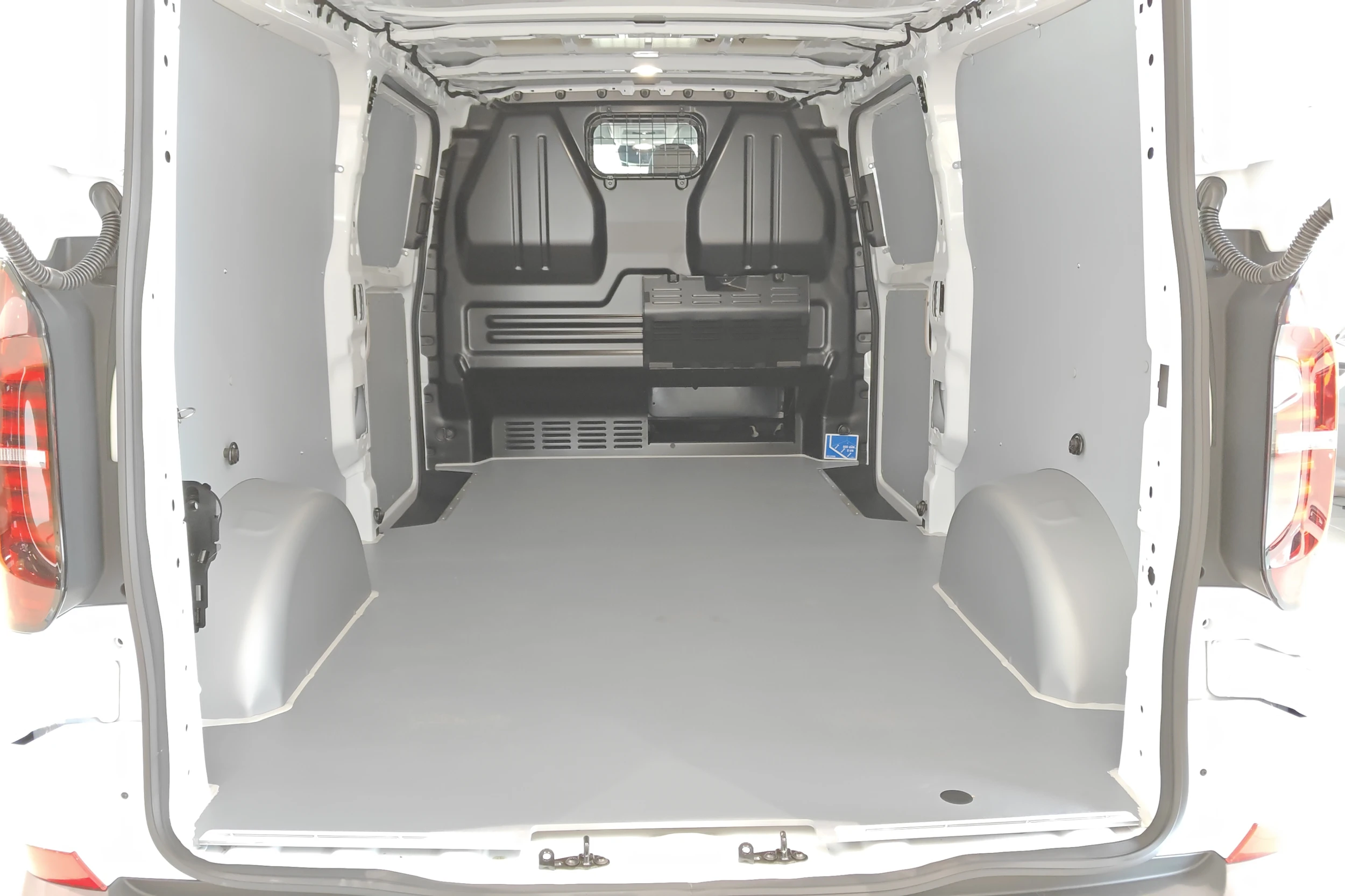 valkoinen Volkswagen Transporter 2026 kuva 13.