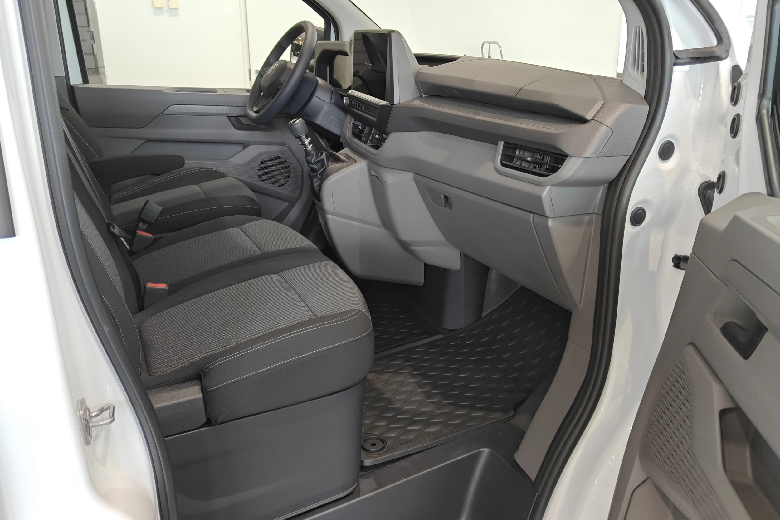 valkoinen Volkswagen Transporter 2026 kuva 16.