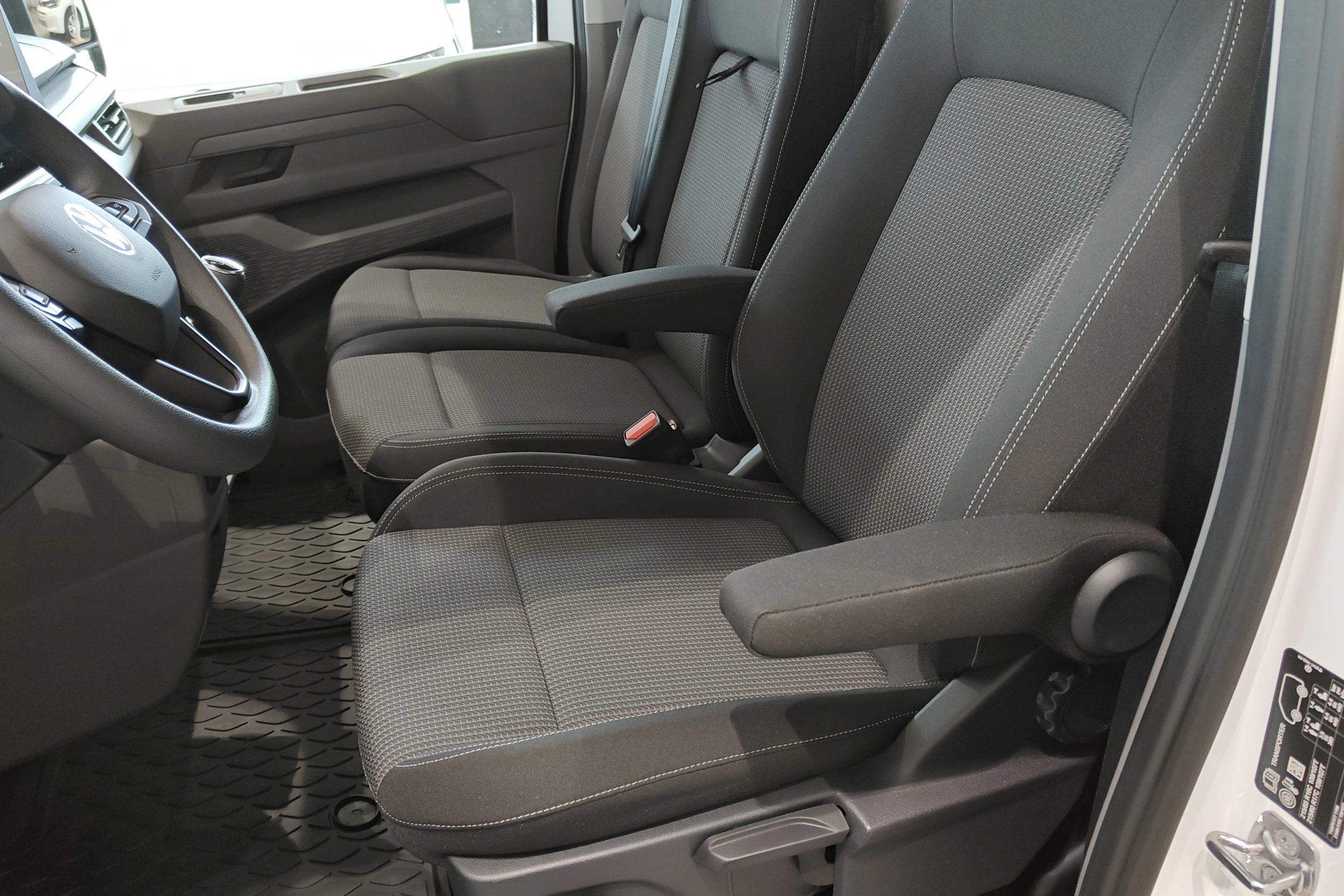 valkoinen Volkswagen Transporter 2026 kuva 23.