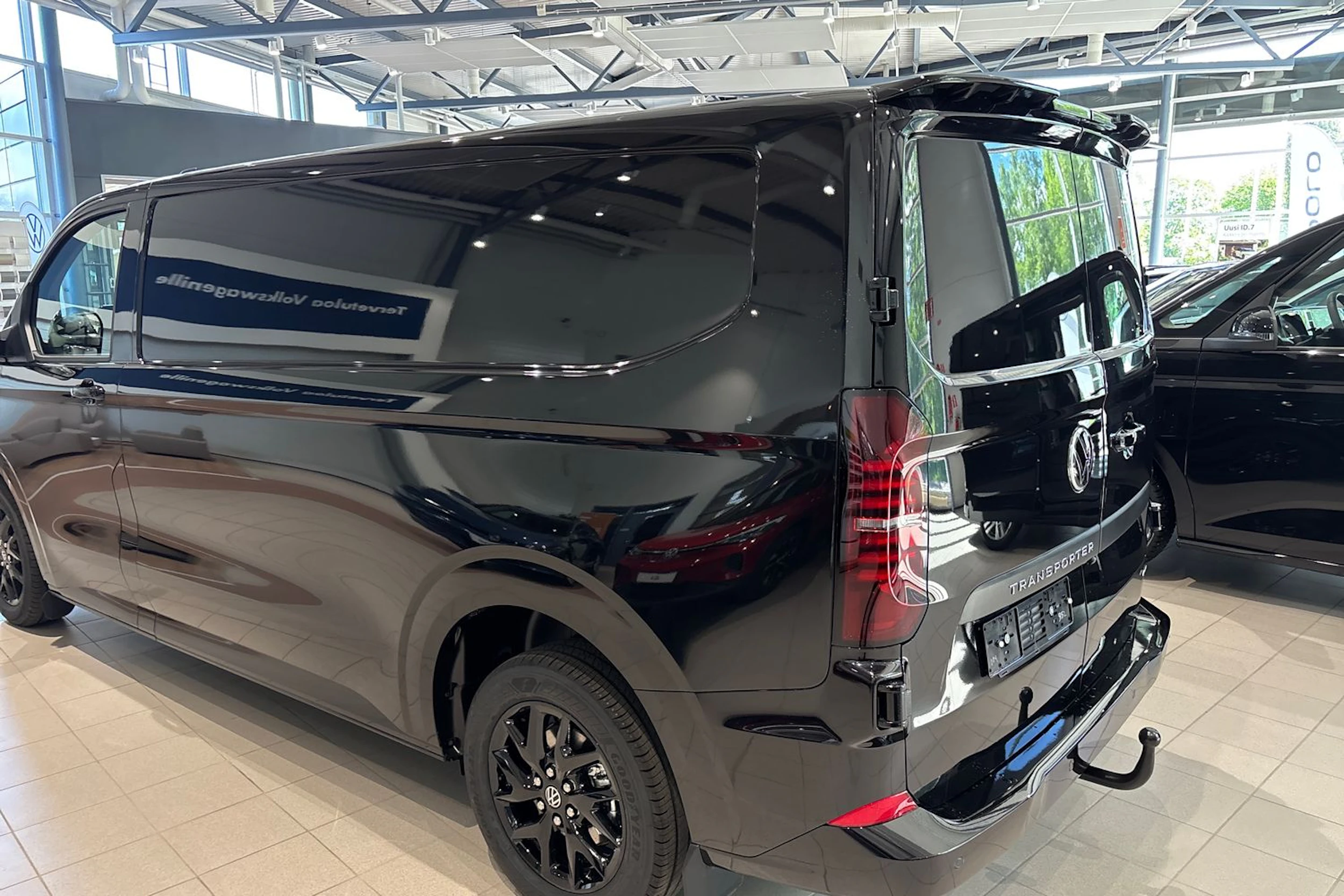 musta Volkswagen Transporter 2026 kuva 18.