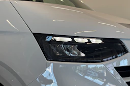 valkoinen Volkswagen Transporter 2026 kuva 12.