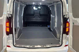 valkoinen Volkswagen Transporter 2026 kuva 17.