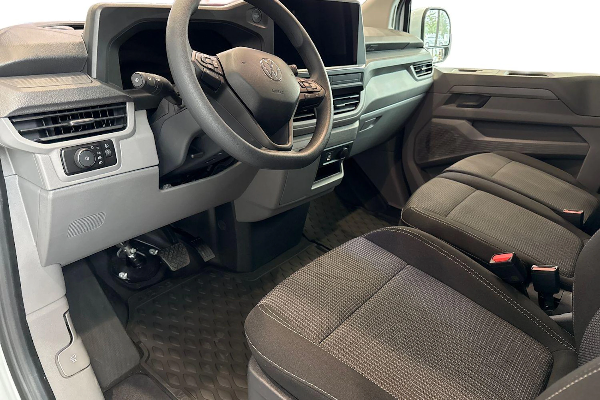 valkoinen Volkswagen Transporter 2026 kuva 8.