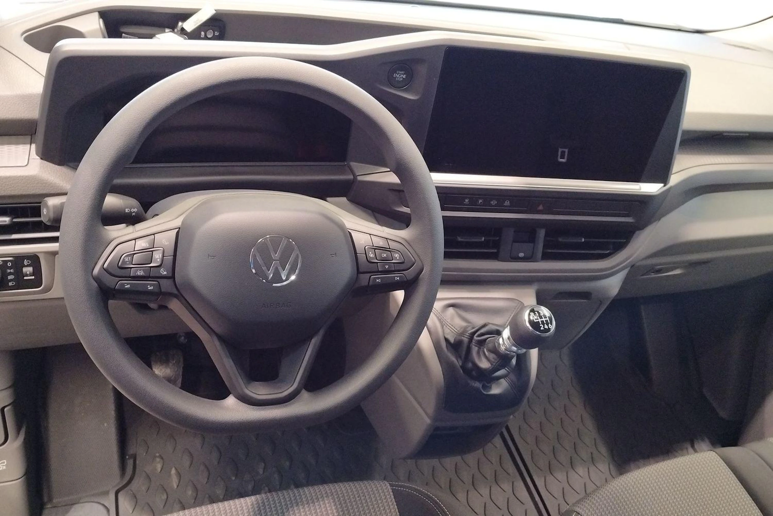 valkoinen Volkswagen Transporter 2026 kuva 9.