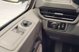 valkoinen Volkswagen Transporter 2026 kuva 18.