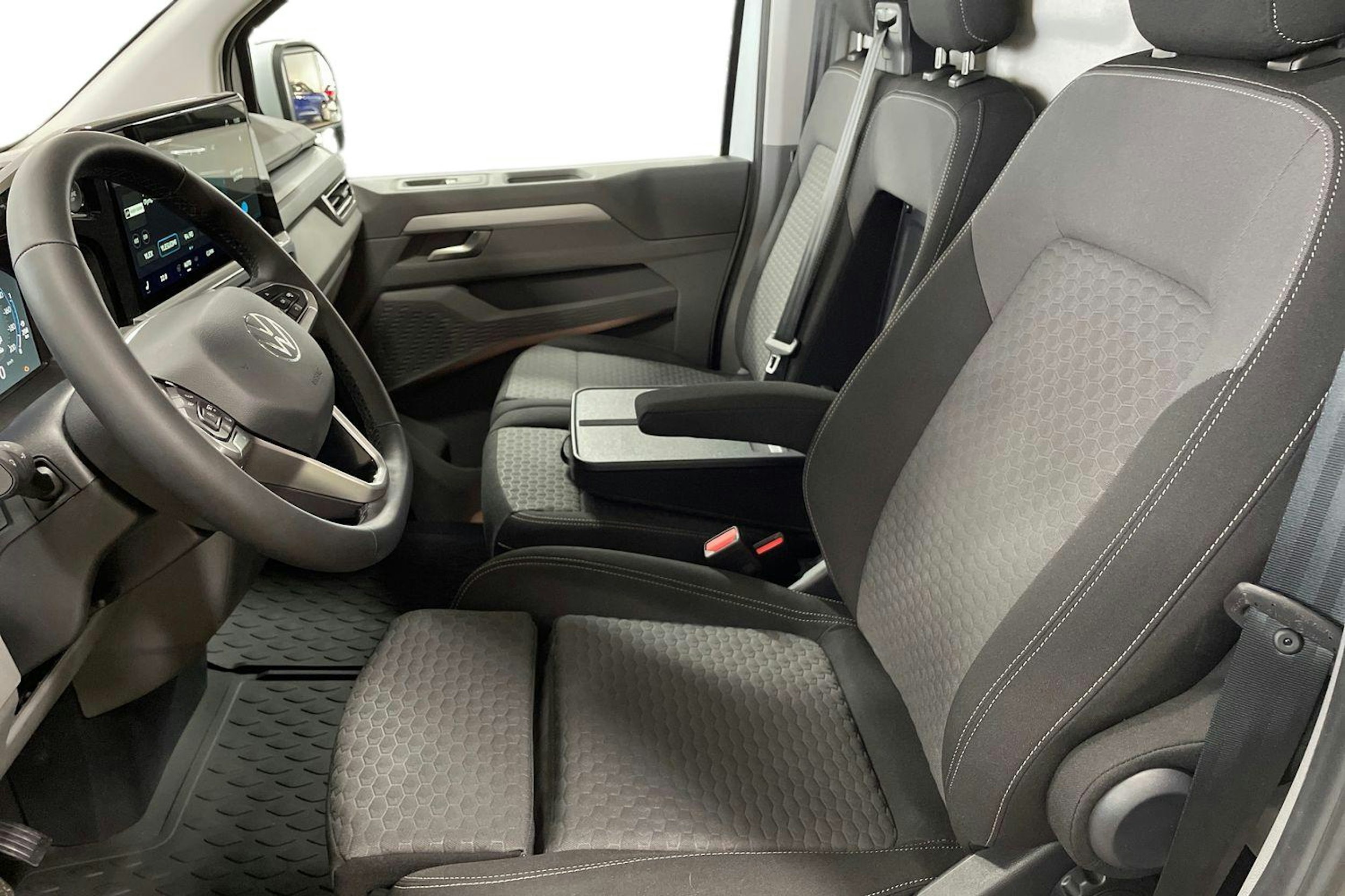 valkoinen Volkswagen Transporter 2026 kuva 11.