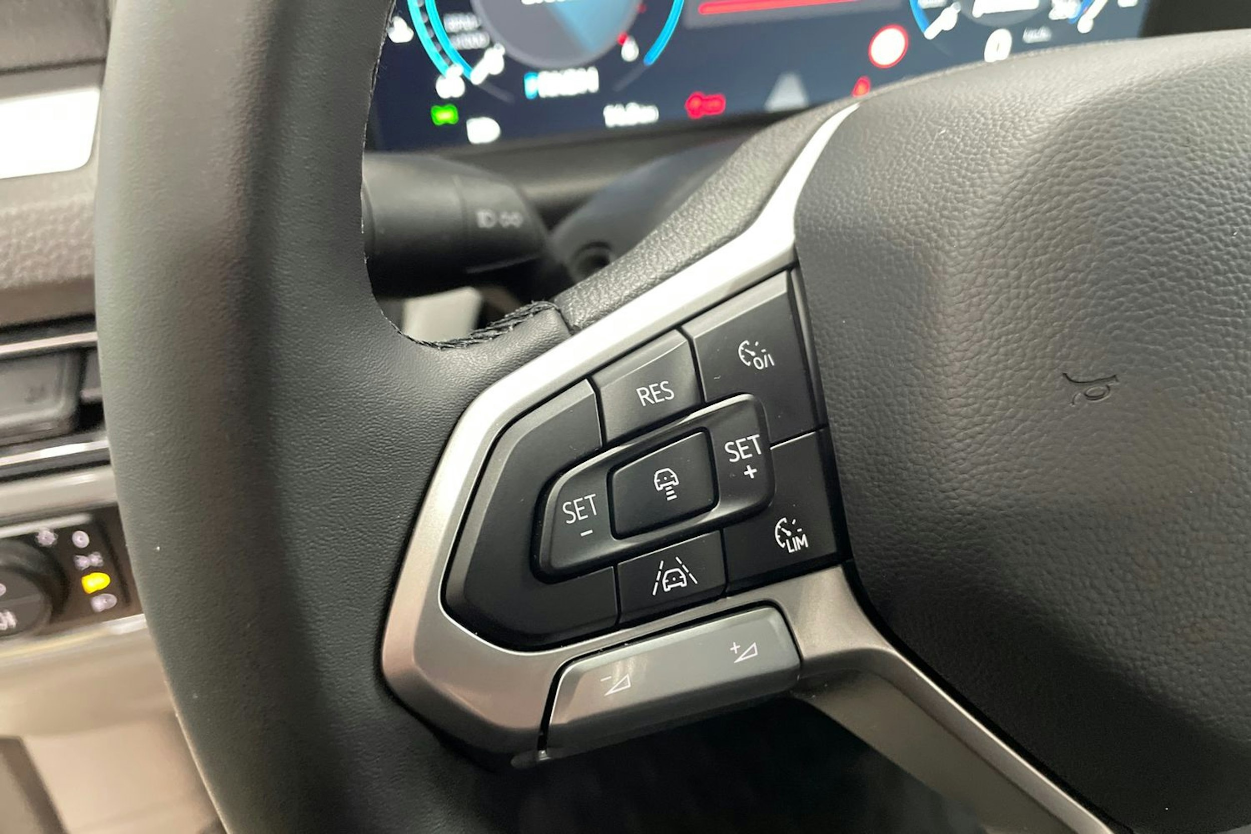 valkoinen Volkswagen Transporter 2026 kuva 13.