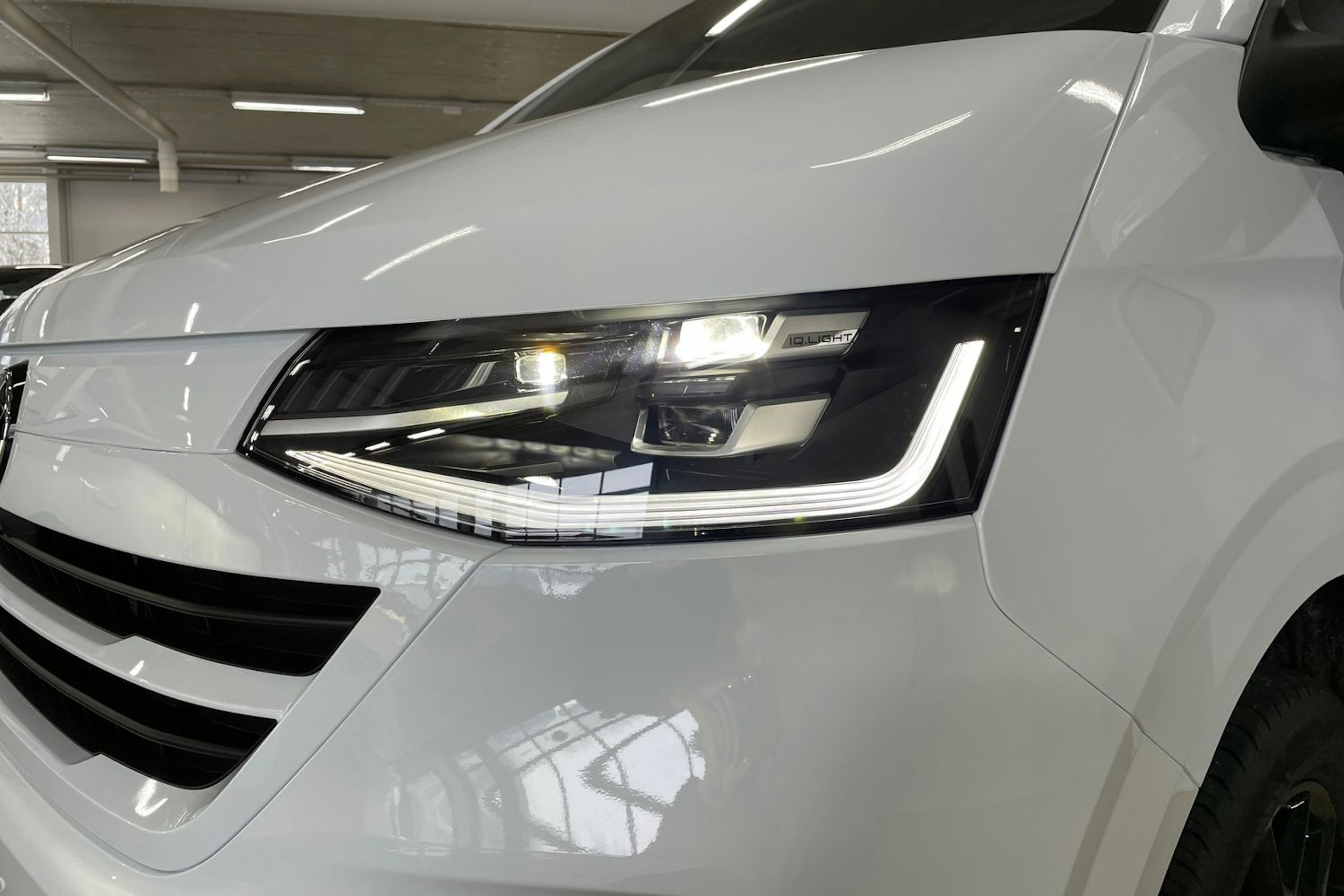 valkoinen Volkswagen Transporter 2026 kuva 14.