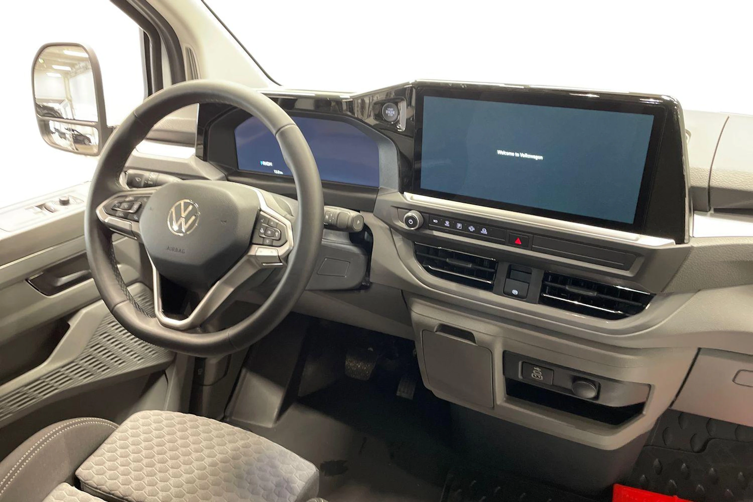 valkoinen Volkswagen Transporter 2026 kuva 7.