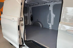 valkoinen Volkswagen Transporter 2026 kuva 6.