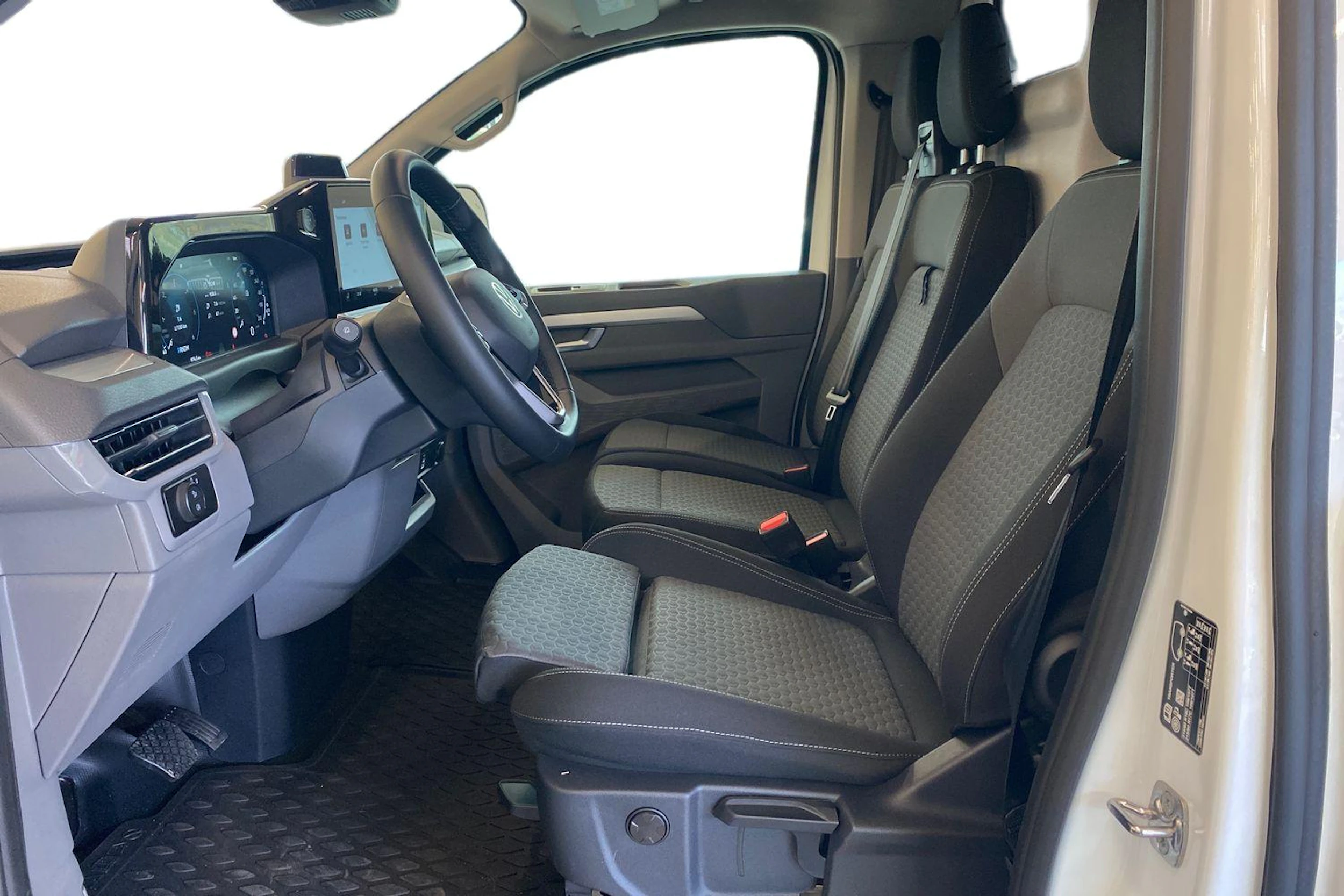 valkoinen Volkswagen Transporter 2026 kuva 8.
