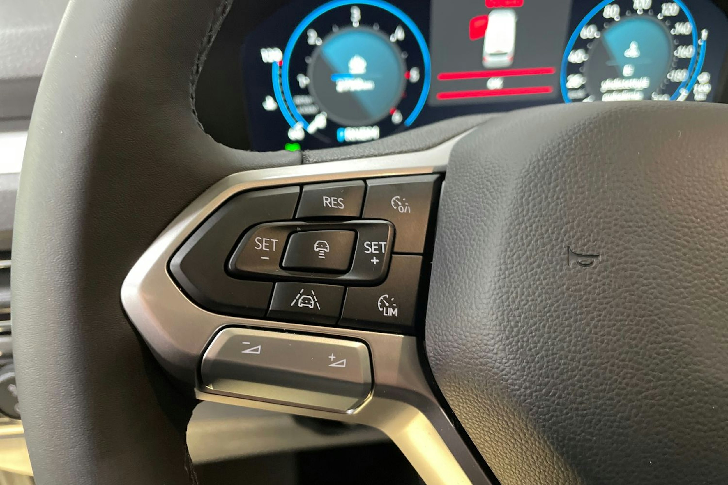 musta Volkswagen Transporter 2026 kuva 13.