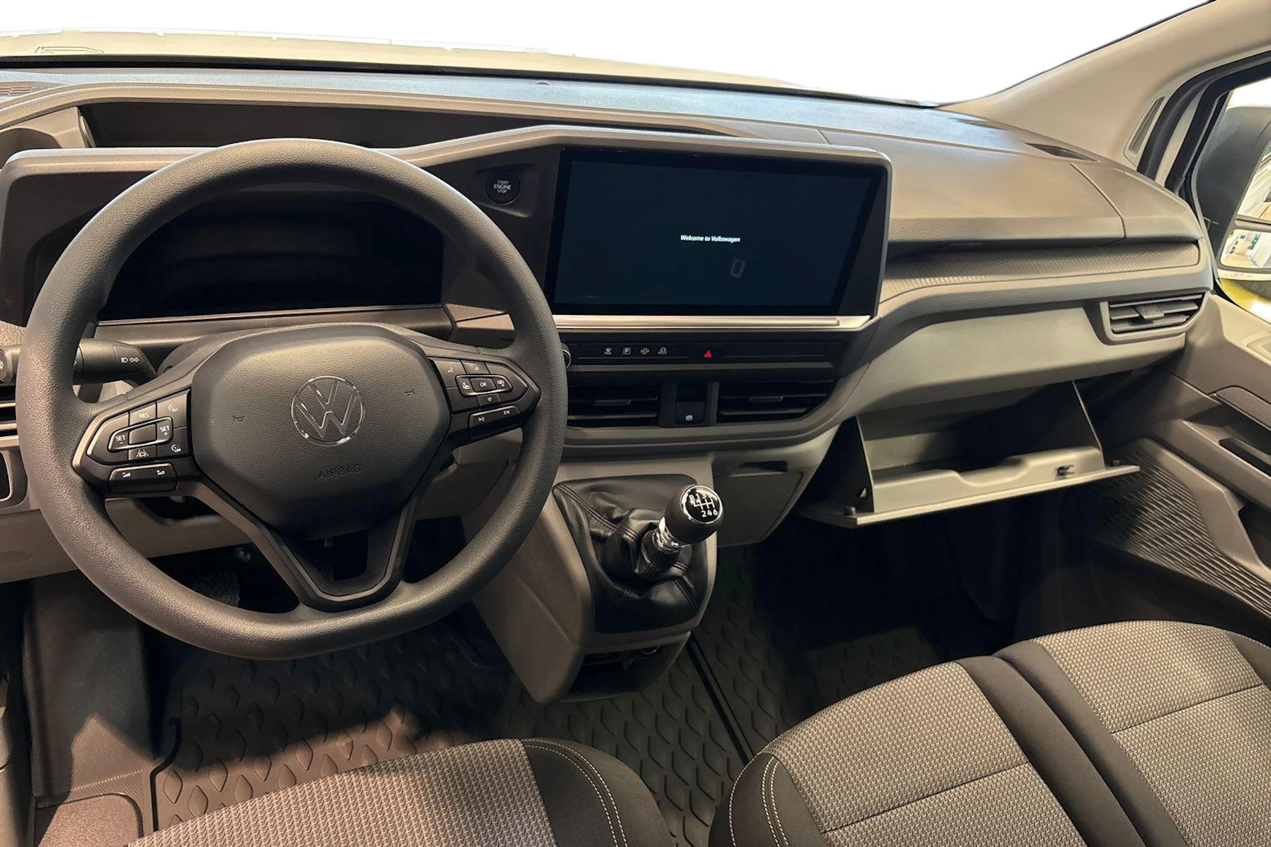 valkoinen Volkswagen Transporter 2026 kuva 9.