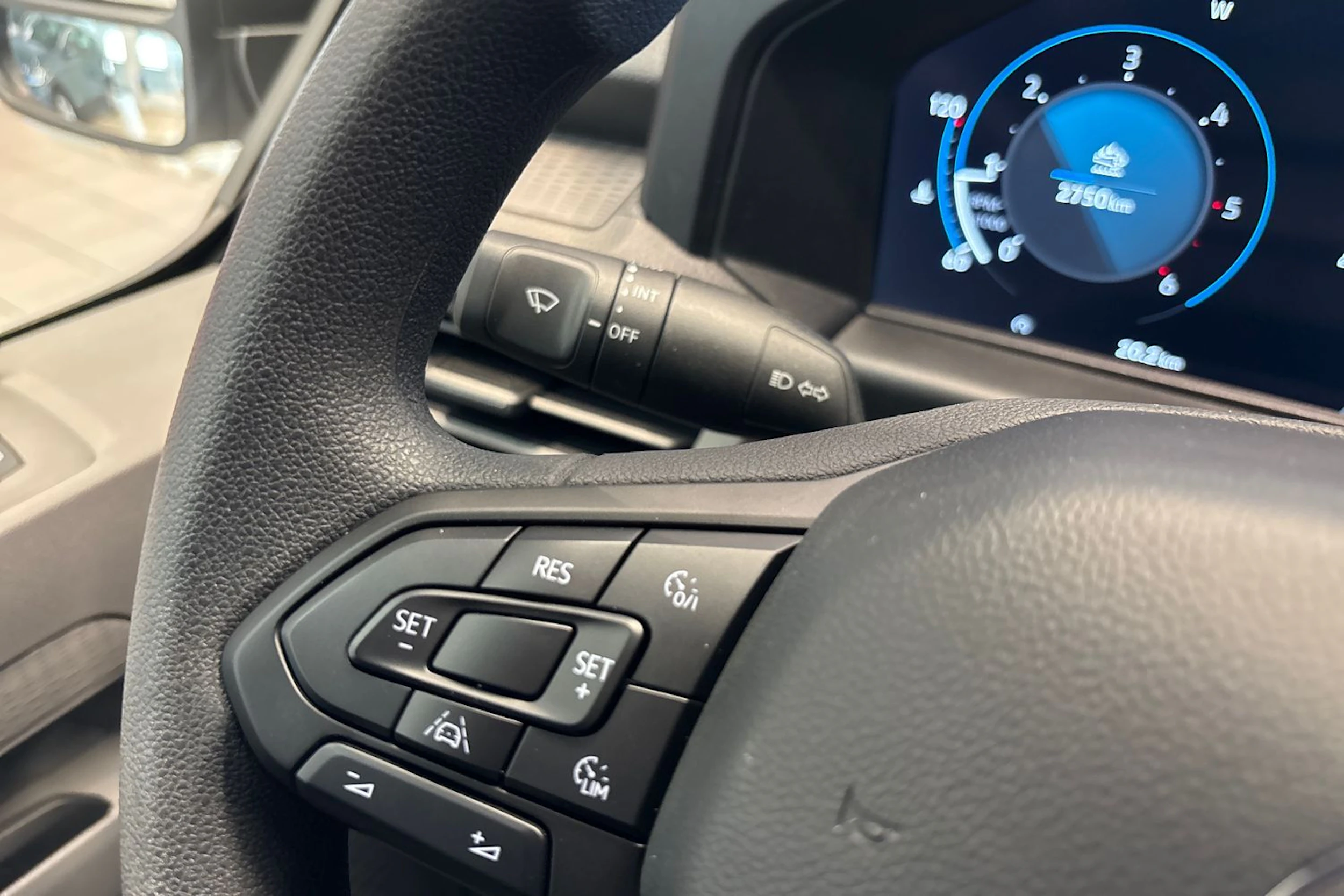 valkoinen Volkswagen Transporter 2026 kuva 16.