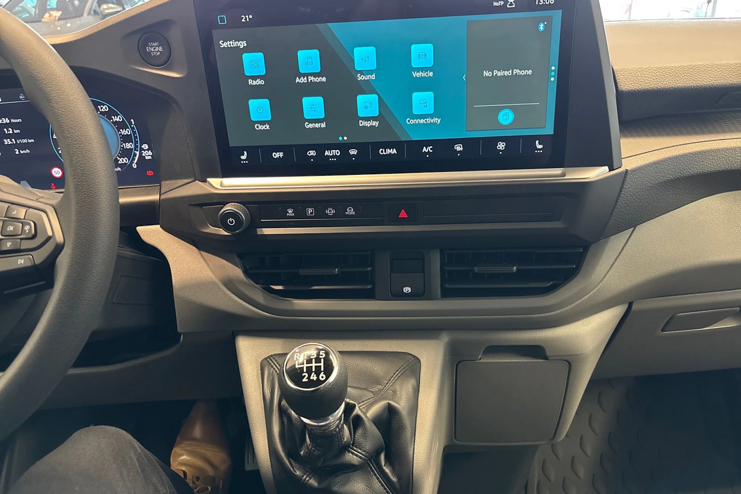 valkoinen Volkswagen Transporter 2026 kuva 19.