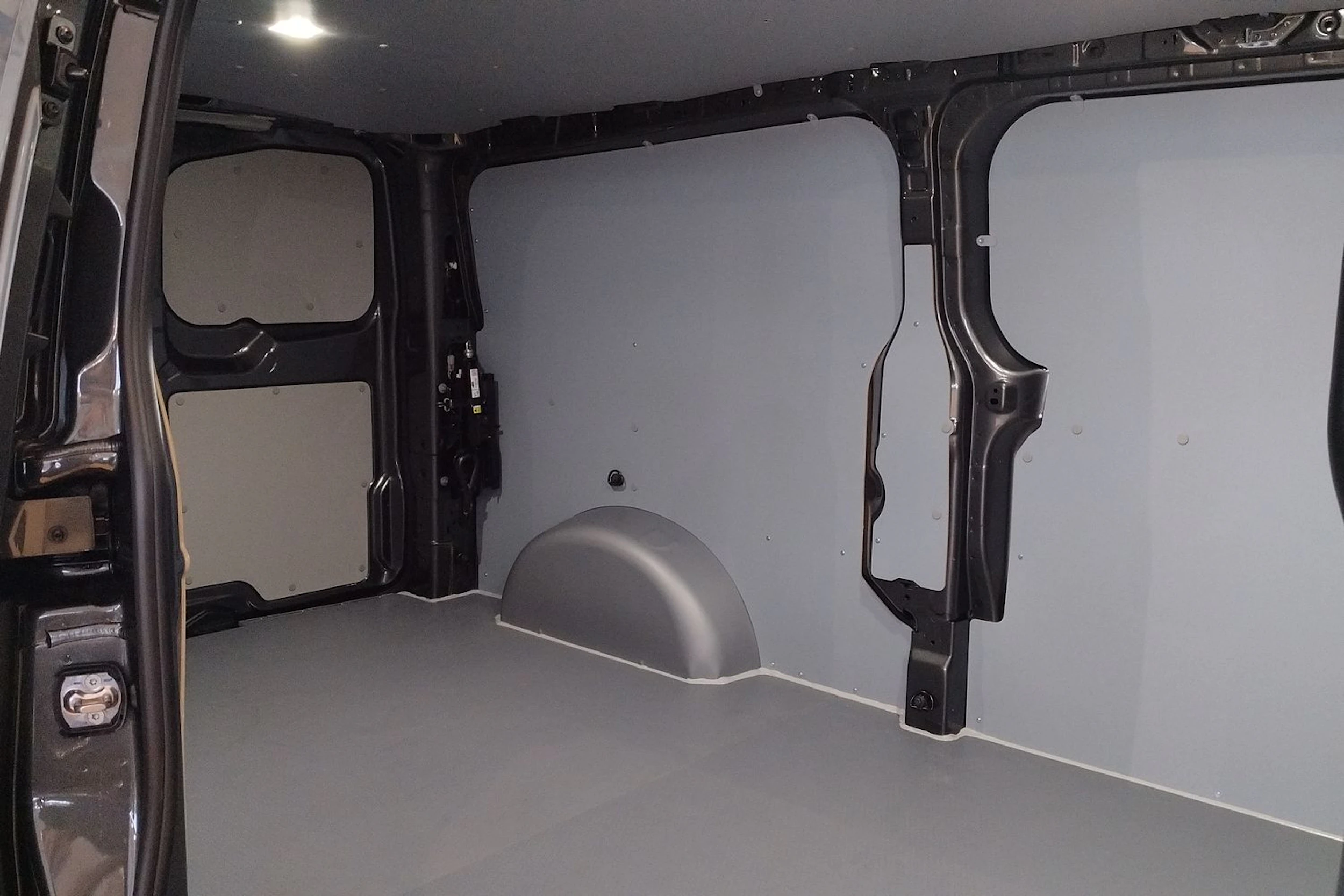 harmaa Volkswagen Transporter 2026 kuva 11.