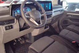harmaa Volkswagen Transporter 2026 kuva 18.
